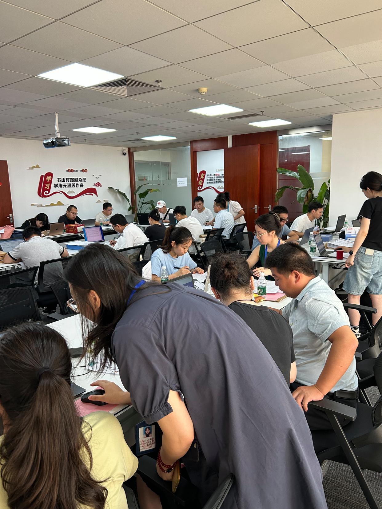 副高級(jí)工程師職稱(chēng)評(píng)定條件及流程-看懂這三點(diǎn)少走彎路 副高級(jí)工程師職稱(chēng)評(píng)定條件及流程-看懂這三點(diǎn)少走彎路